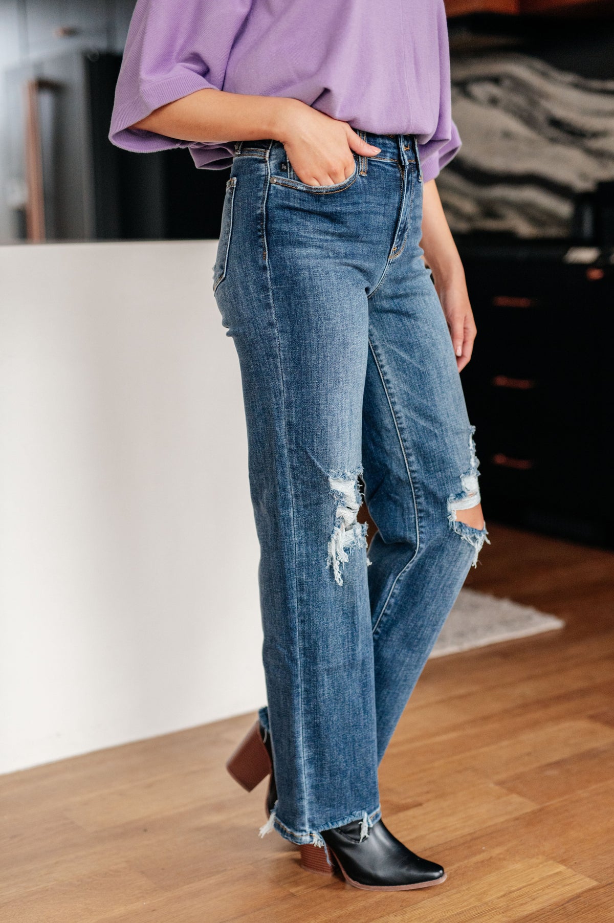 Rose High Rise 90's Straight Judy Blue Jeans in Dark Wash