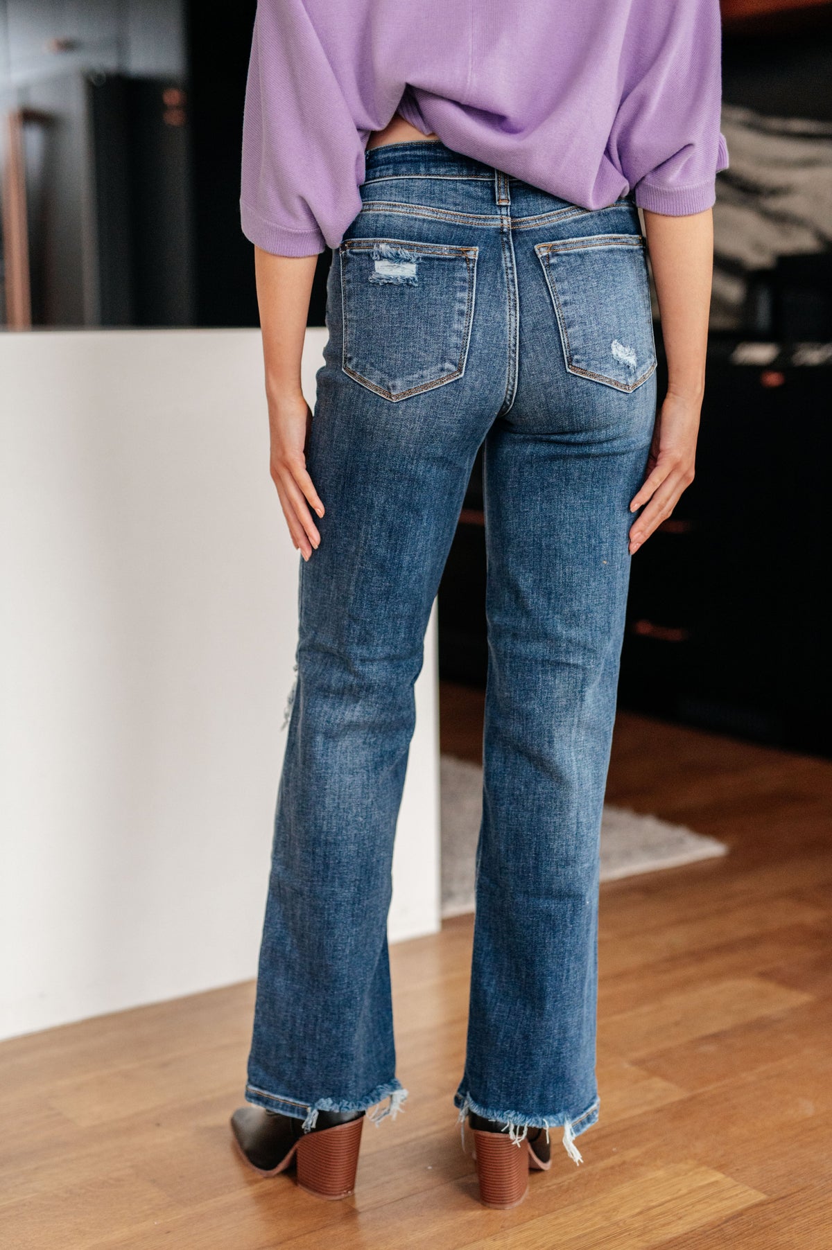 Rose High Rise 90's Straight Judy Blue Jeans in Dark Wash