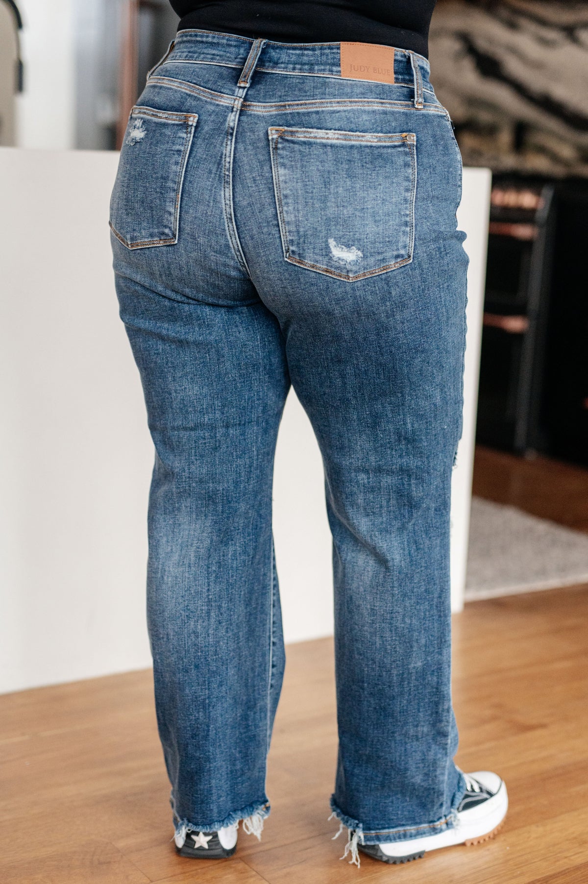 Rose High Rise 90's Straight Judy Blue Jeans in Dark Wash