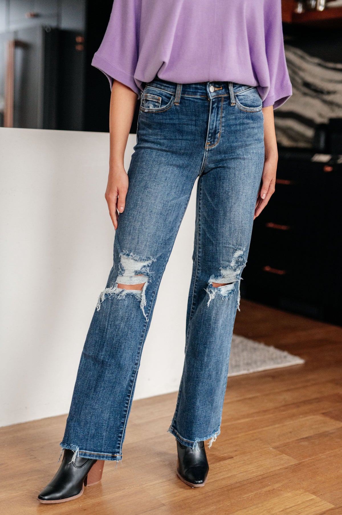 Rose High Rise 90's Straight Judy Blue Jeans in Dark Wash