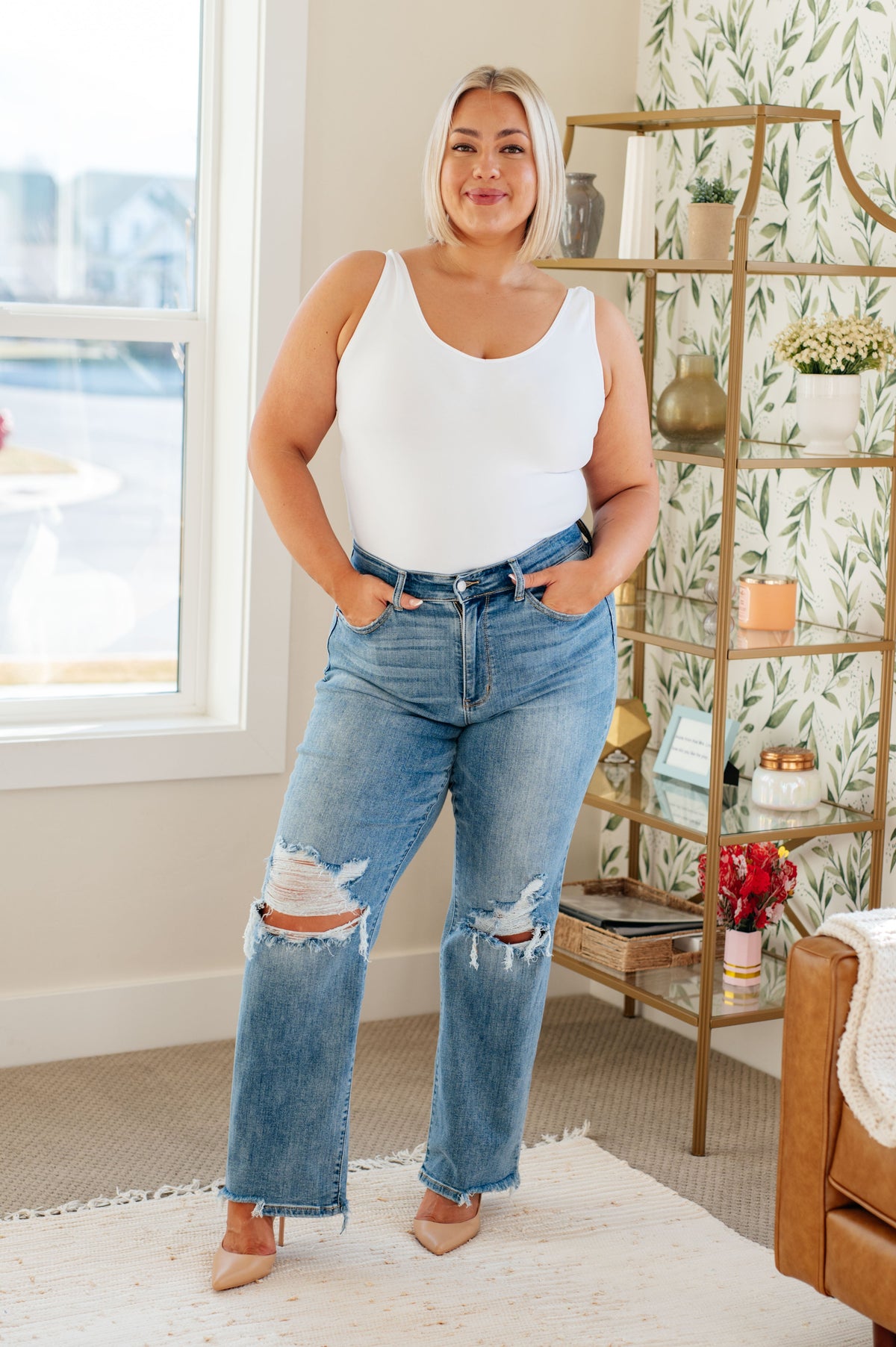 Rose High Rise 90's Straight Judy Blue Jeans in Light Wash