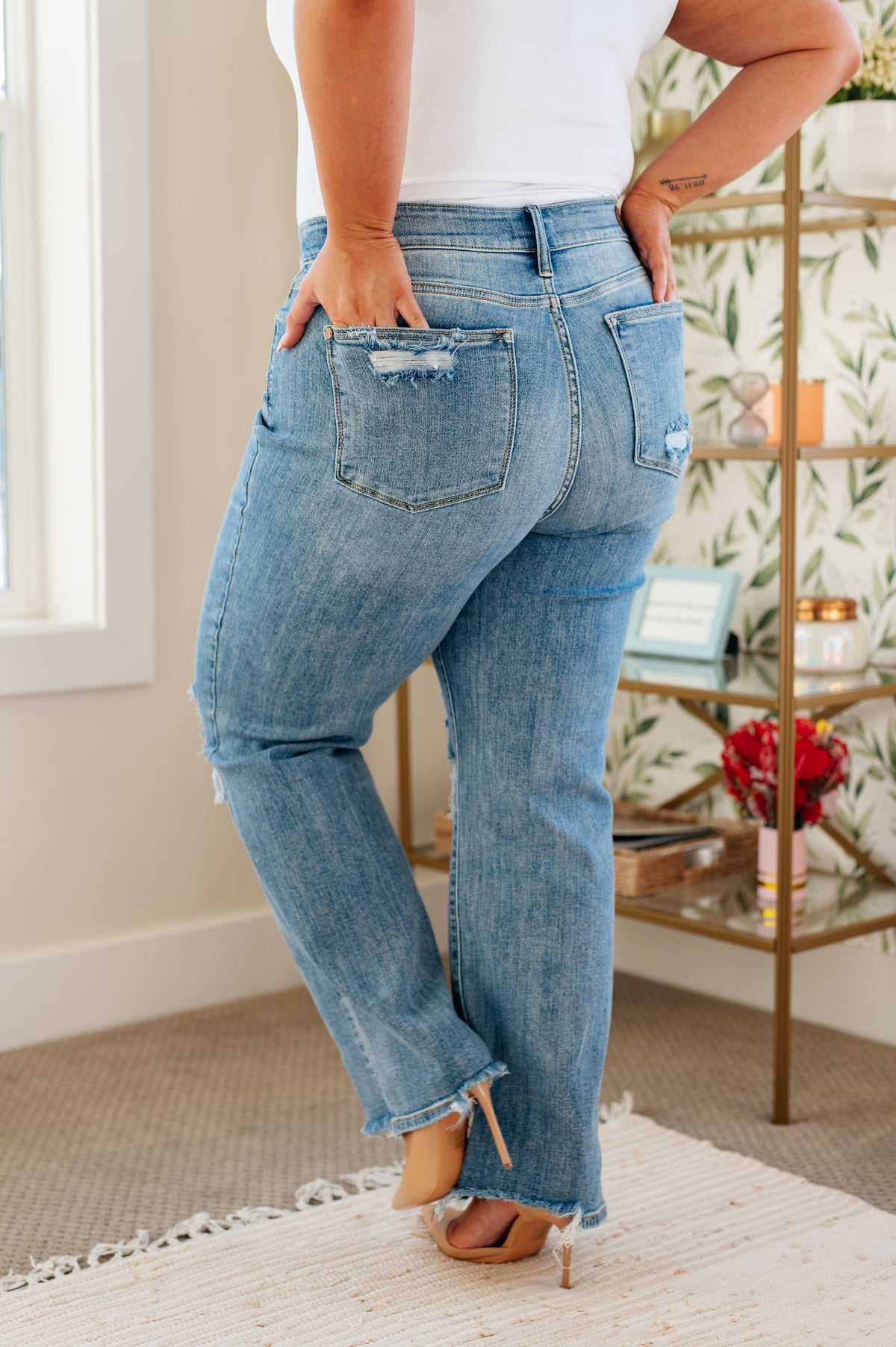 Rose High Rise 90's Straight Judy Blue Jeans in Light Wash